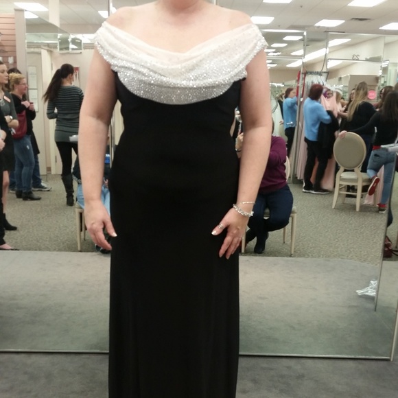 Dress - Picture 3 of 5